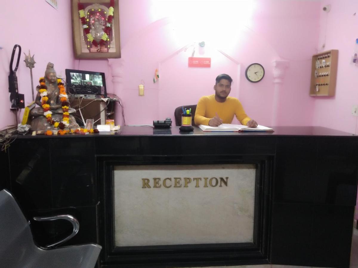 Hotel Raj Hans Dx New Delhi Exterior photo